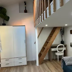  Appartement : Charmant 2 Pièces Au Calme